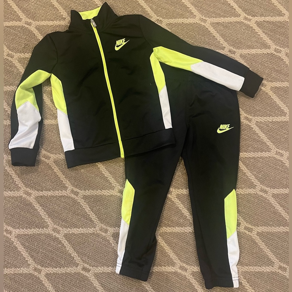 Nike Size 5 Warm Up set